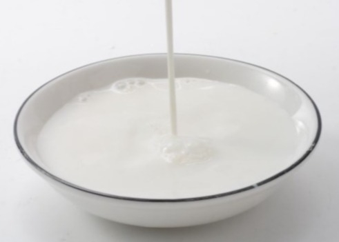 Estábulo branco Cationic da emulsão no tanque 1000IBC para compradores de B2B