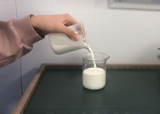 O positivo branco da emulsão carrega o PH dispersado Cationic 2-4 da emulsão 35% da resina