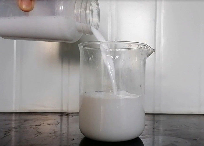 Tamanho dispersado Cationic branco da resina do índice contínuo da emulsão 36% para papel ondulado